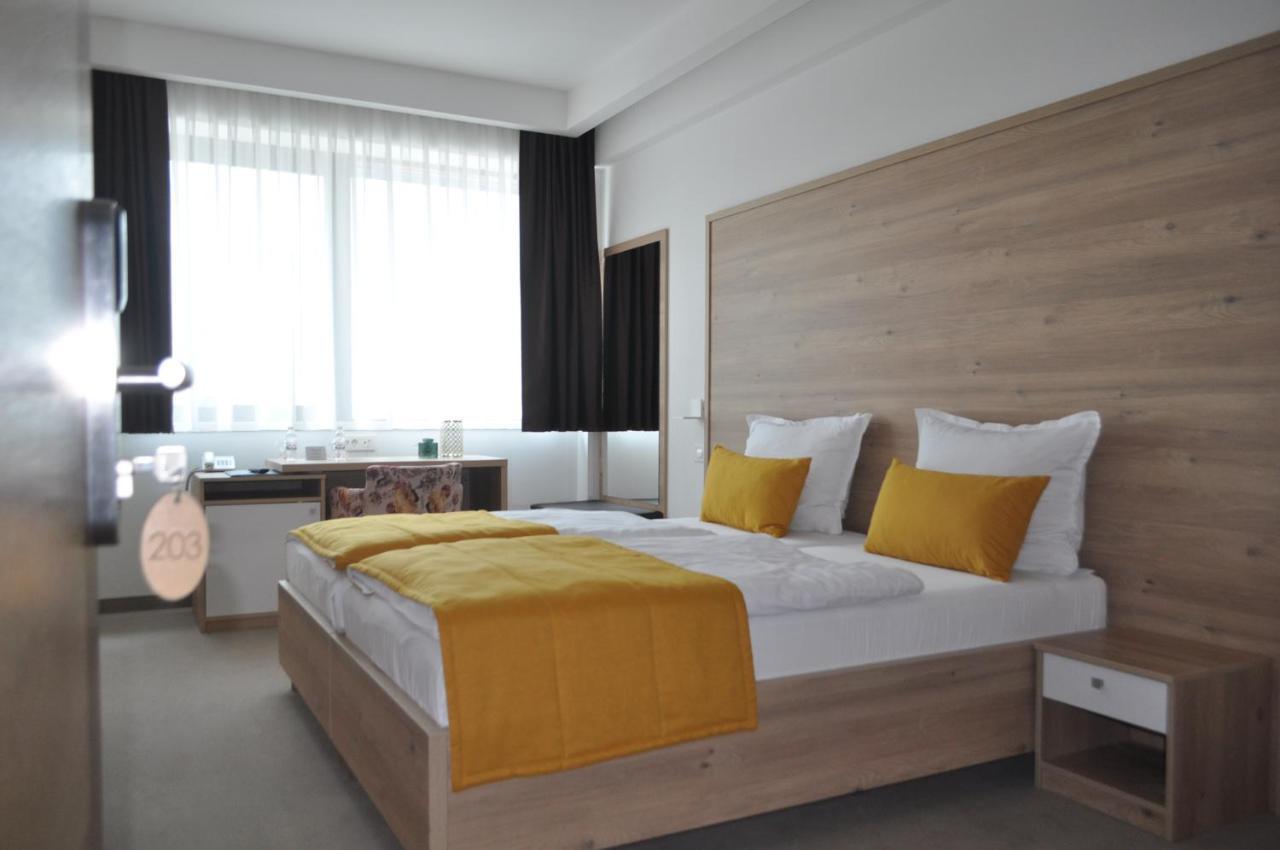 Hotel Novitas Livno Exteriör bild