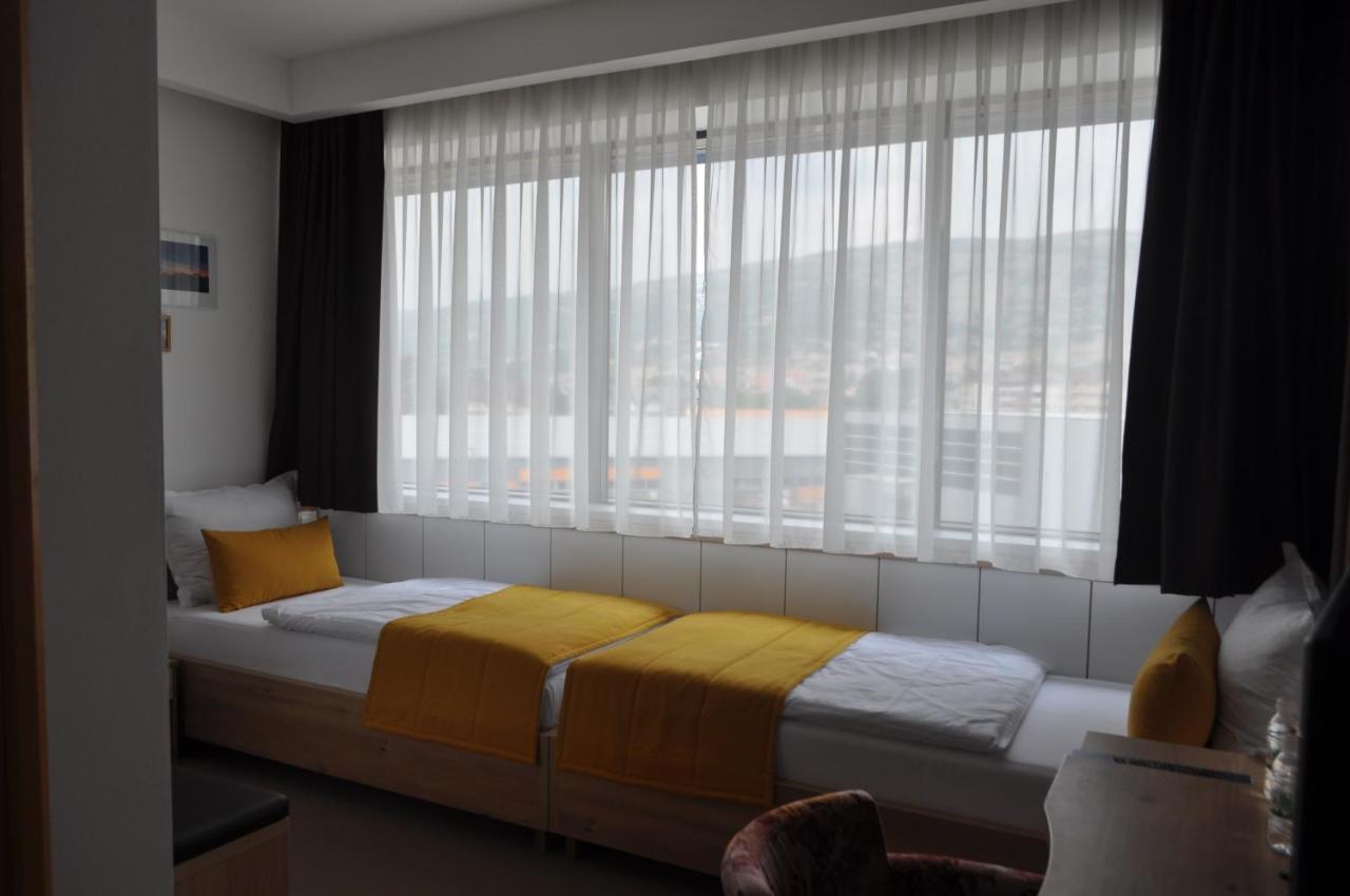 Hotel Novitas Livno Exteriör bild