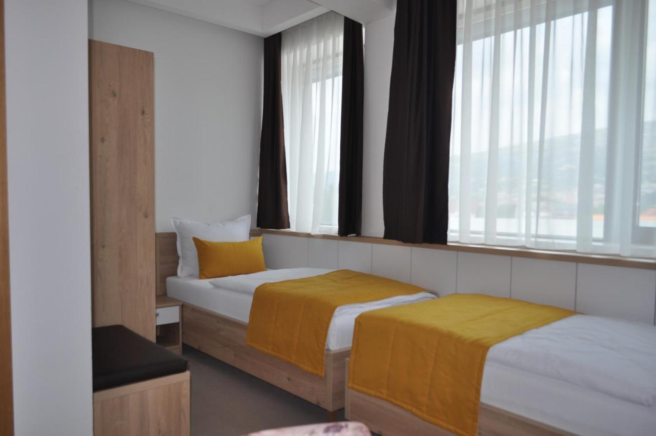 Hotel Novitas Livno Exteriör bild