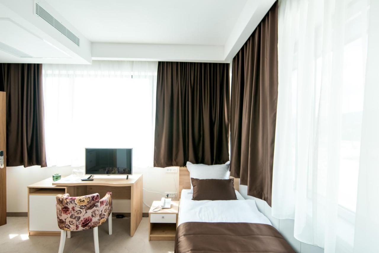 Hotel Novitas Livno Exteriör bild