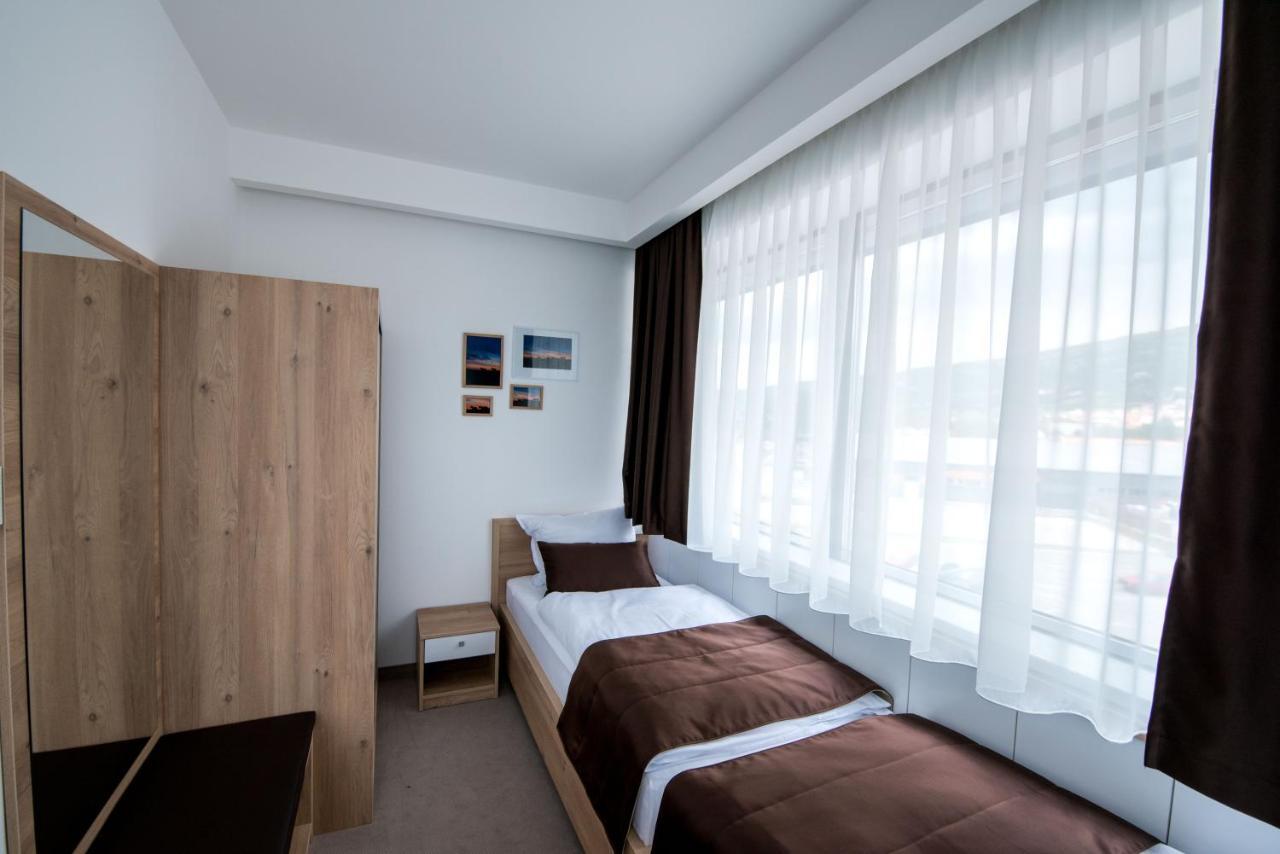 Hotel Novitas Livno Exteriör bild