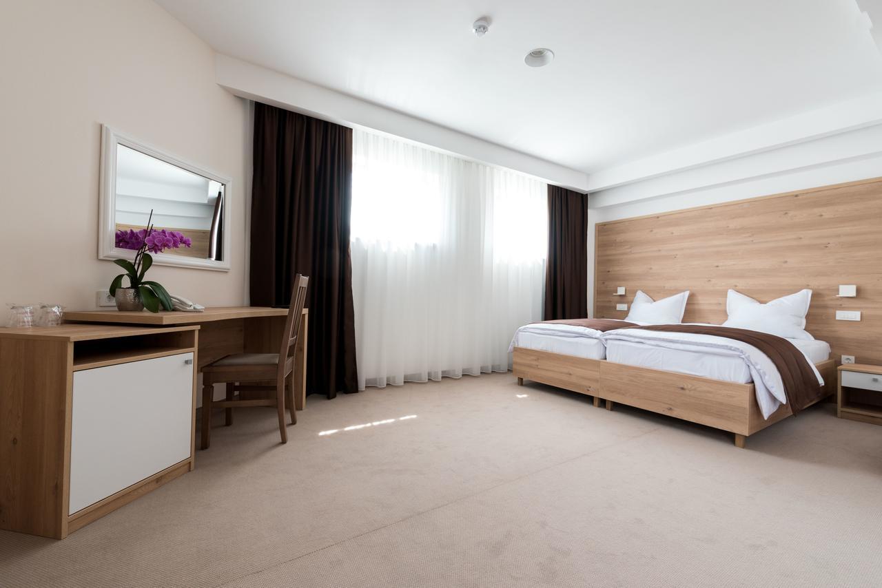 Hotel Novitas Livno Exteriör bild