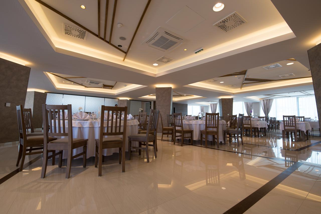 Hotel Novitas Livno Exteriör bild