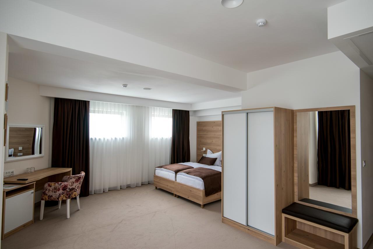Hotel Novitas Livno Exteriör bild